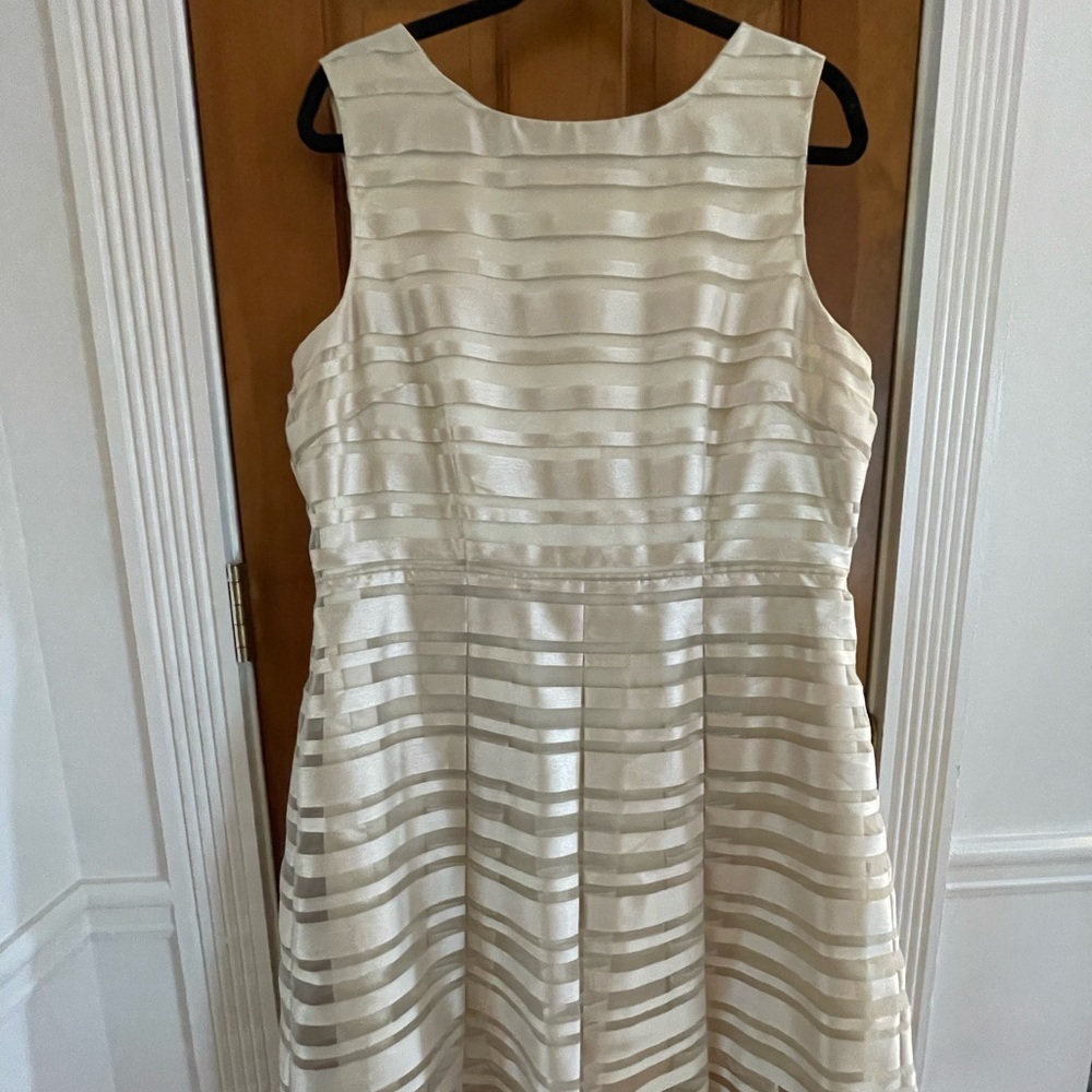 Tahari size 16 champagne cocktail dress